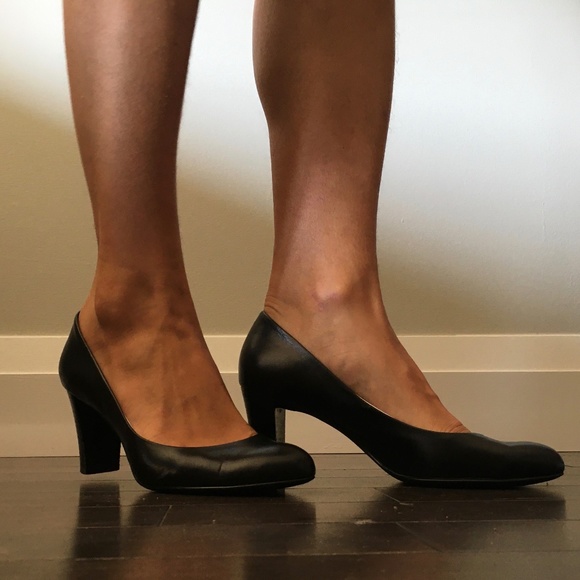 Calvin Klein Black Pumps - Picture 1 of 2